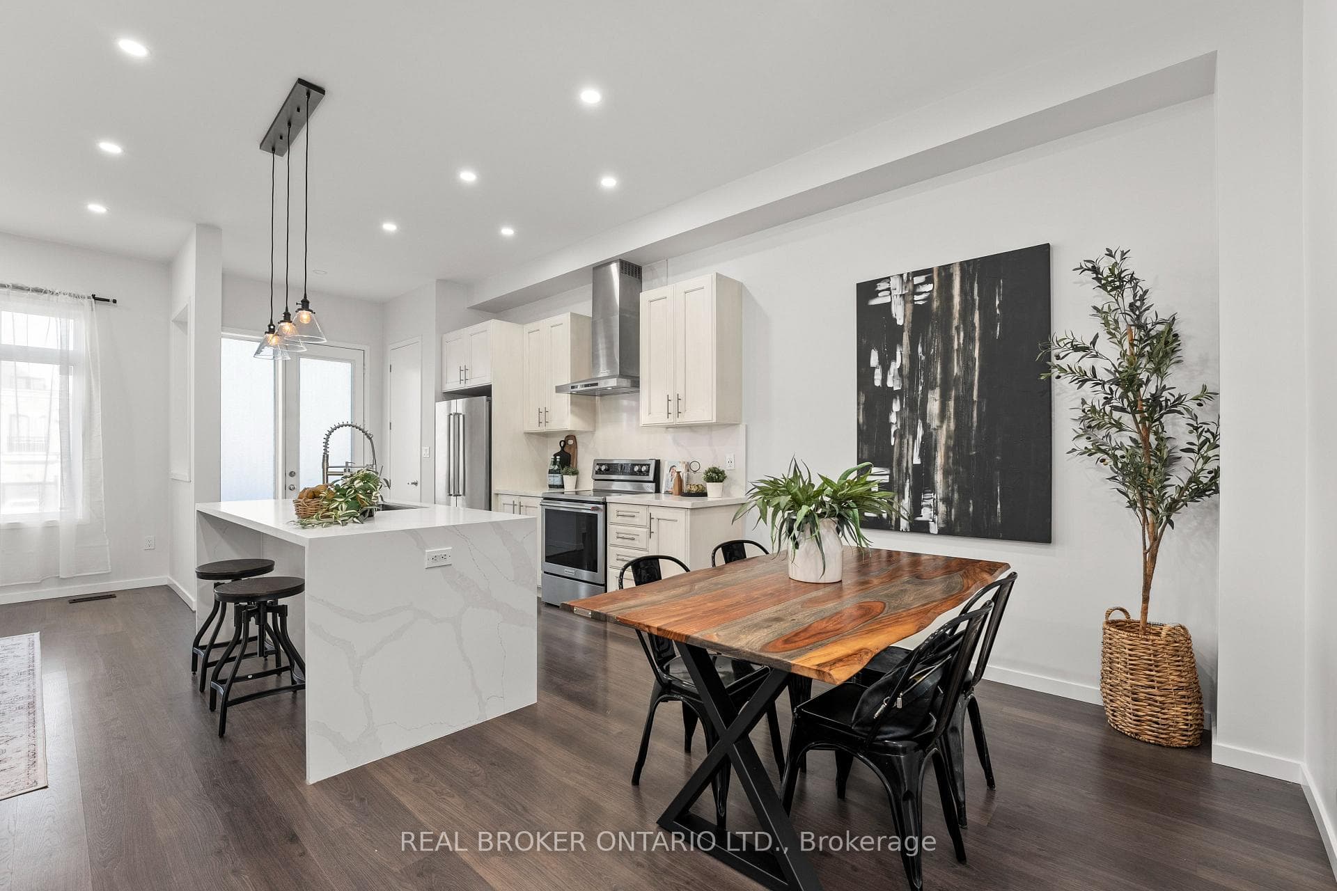 1230 Wellington Street photo 3
