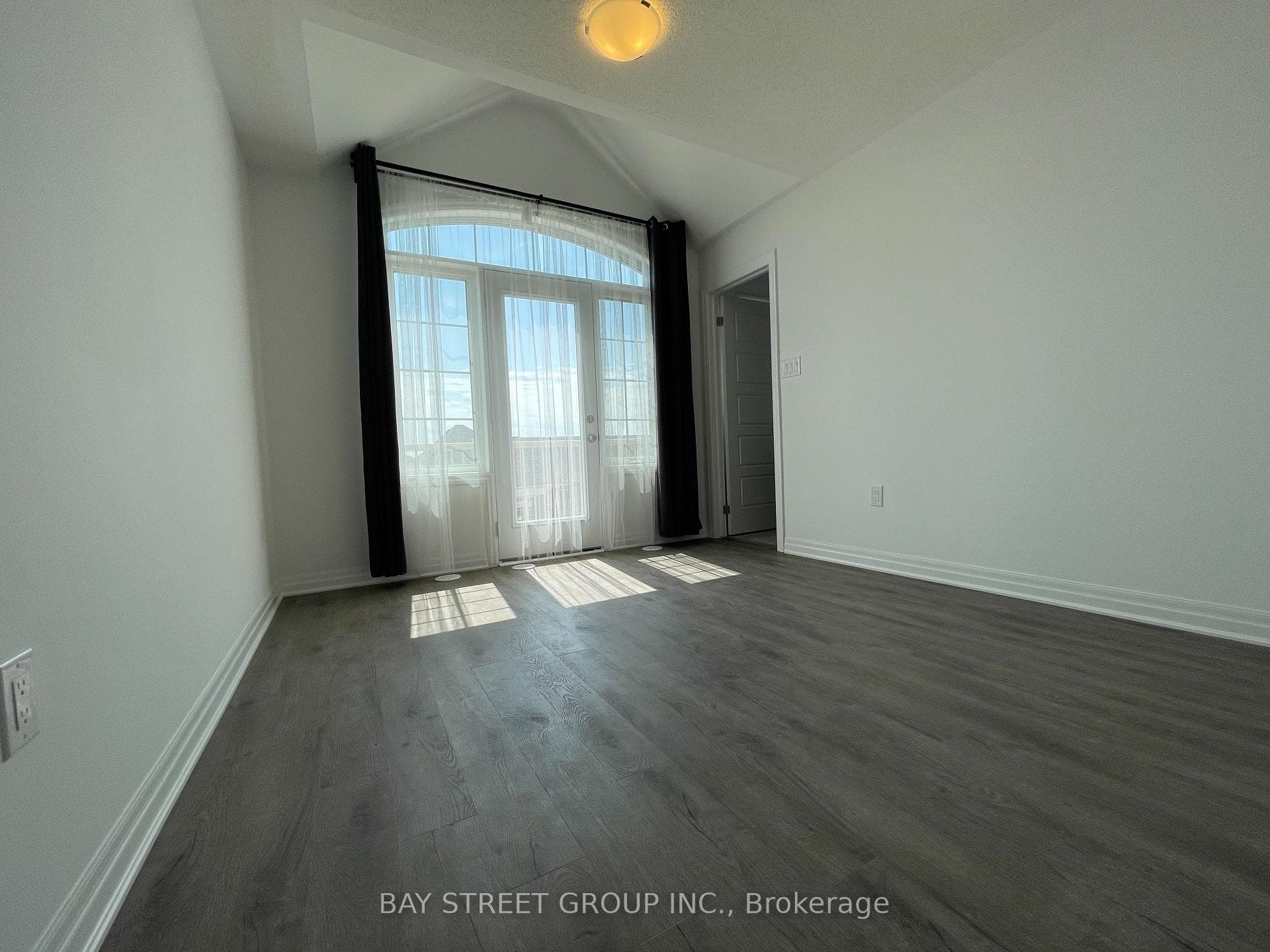1829 Thames Circle photo 19