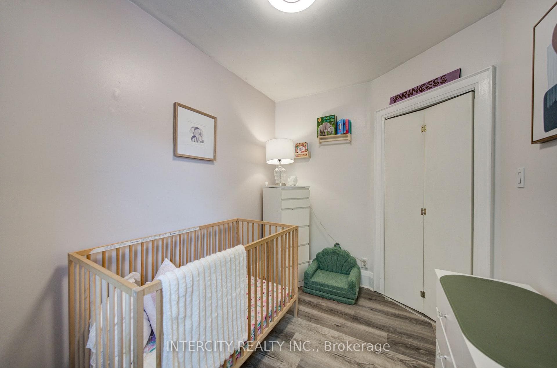 256 Blantyre Avenue photo 18