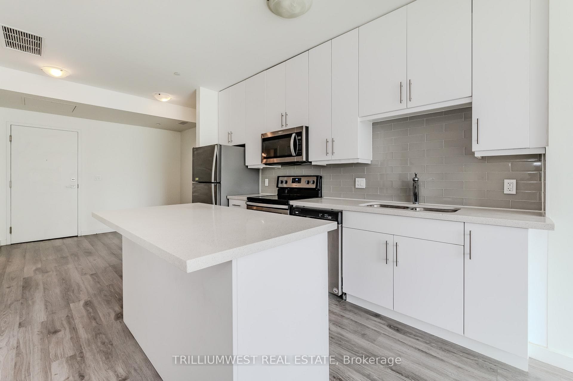 690 King Street Unit 208 photo 15