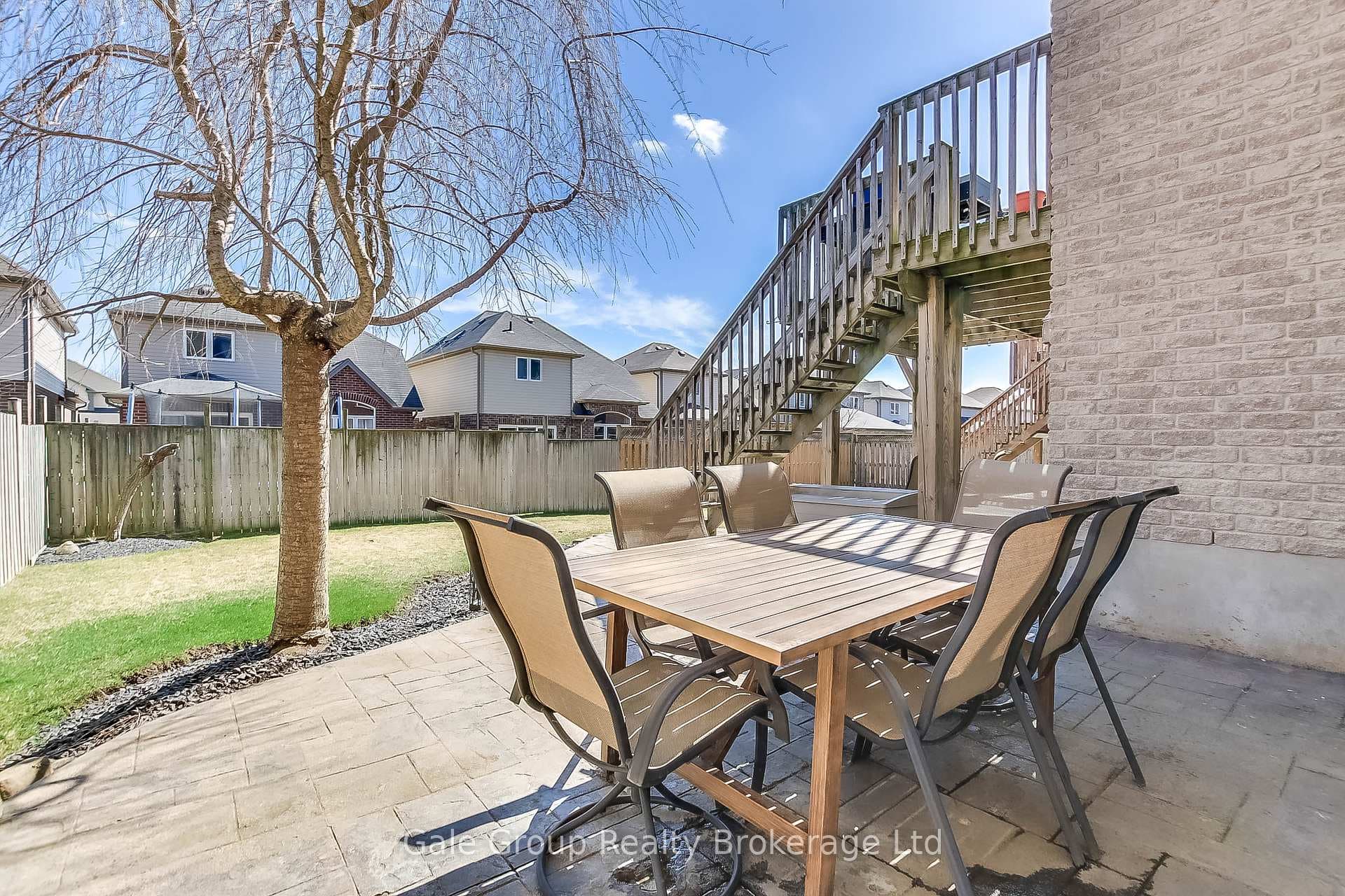 654 Frontenac Crescent photo 27