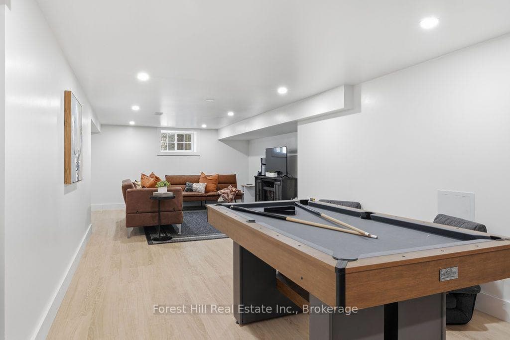 415 Wellington Street photo 21