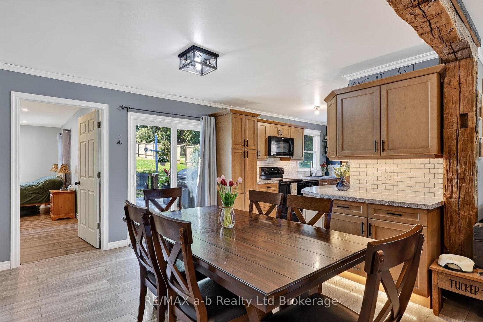 584112 BEACHVILLE Road photo 19