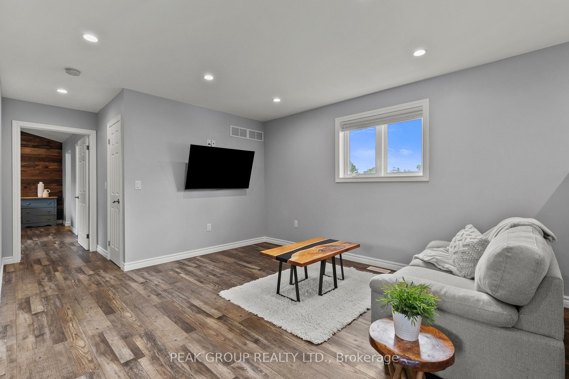 2nd floor loft area