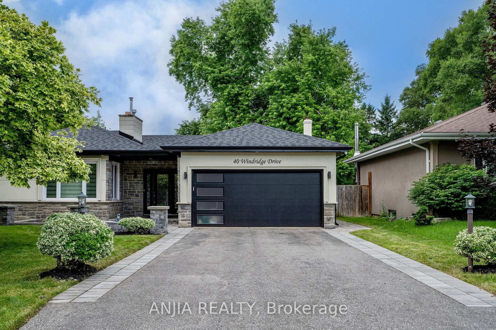 40 Windridge Drive photo 1