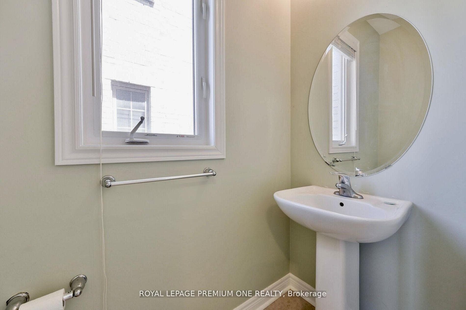 166 Sharpe Crescent photo 22