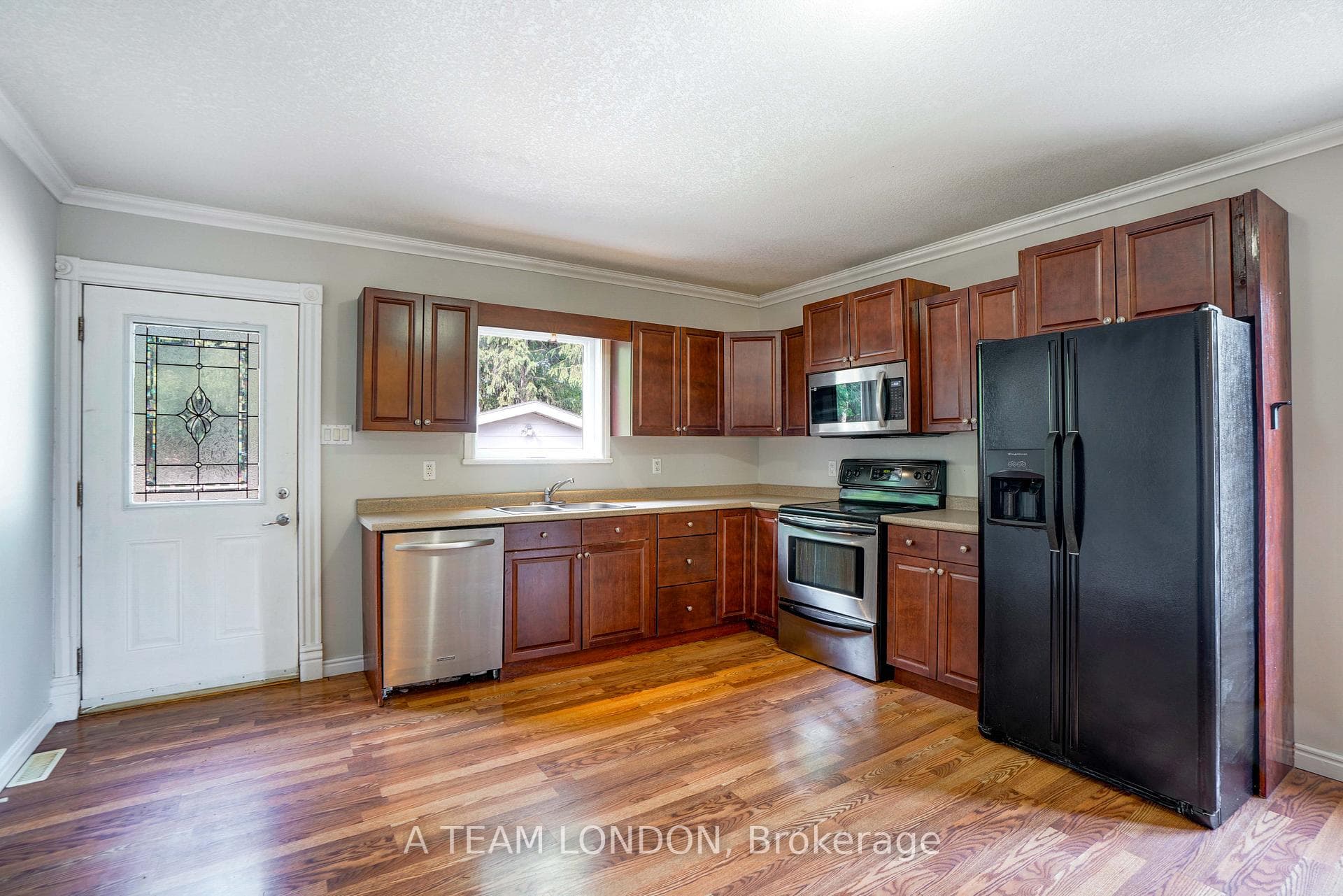 174 Britannia Avenue photo 10