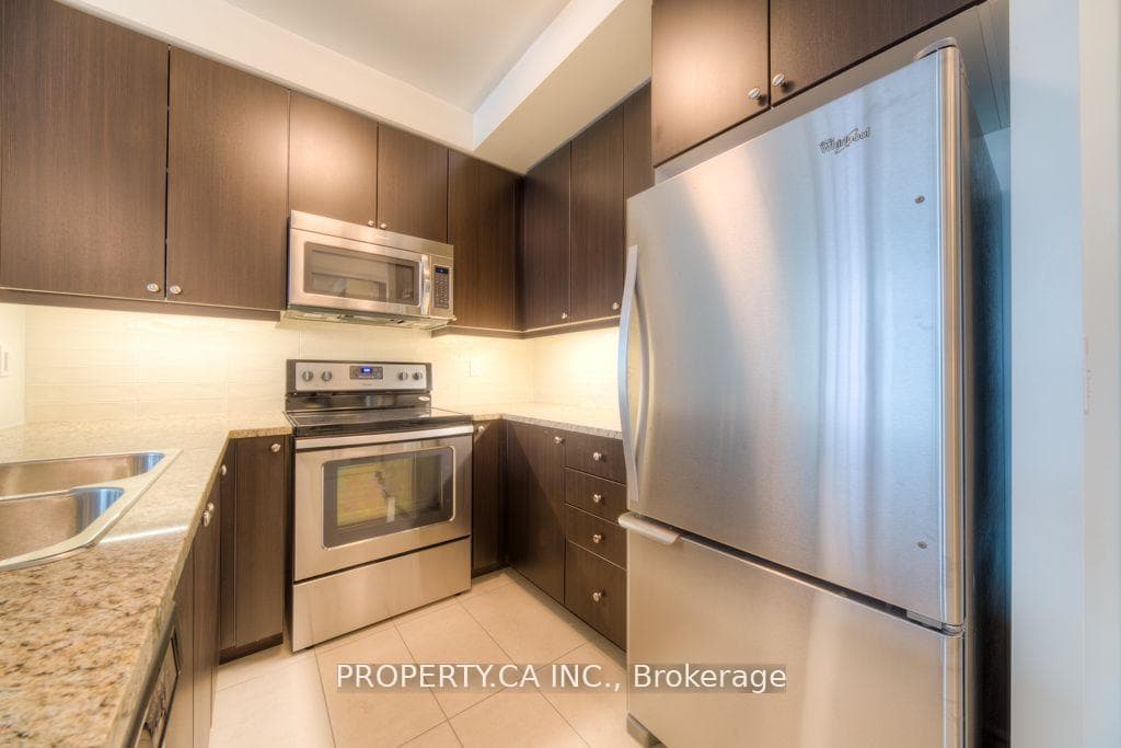 25 Lower Simcoe Street Unit 205 photo 4