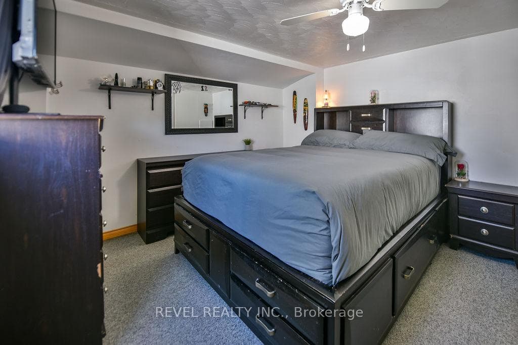 2 Rovie Avenue photo 16