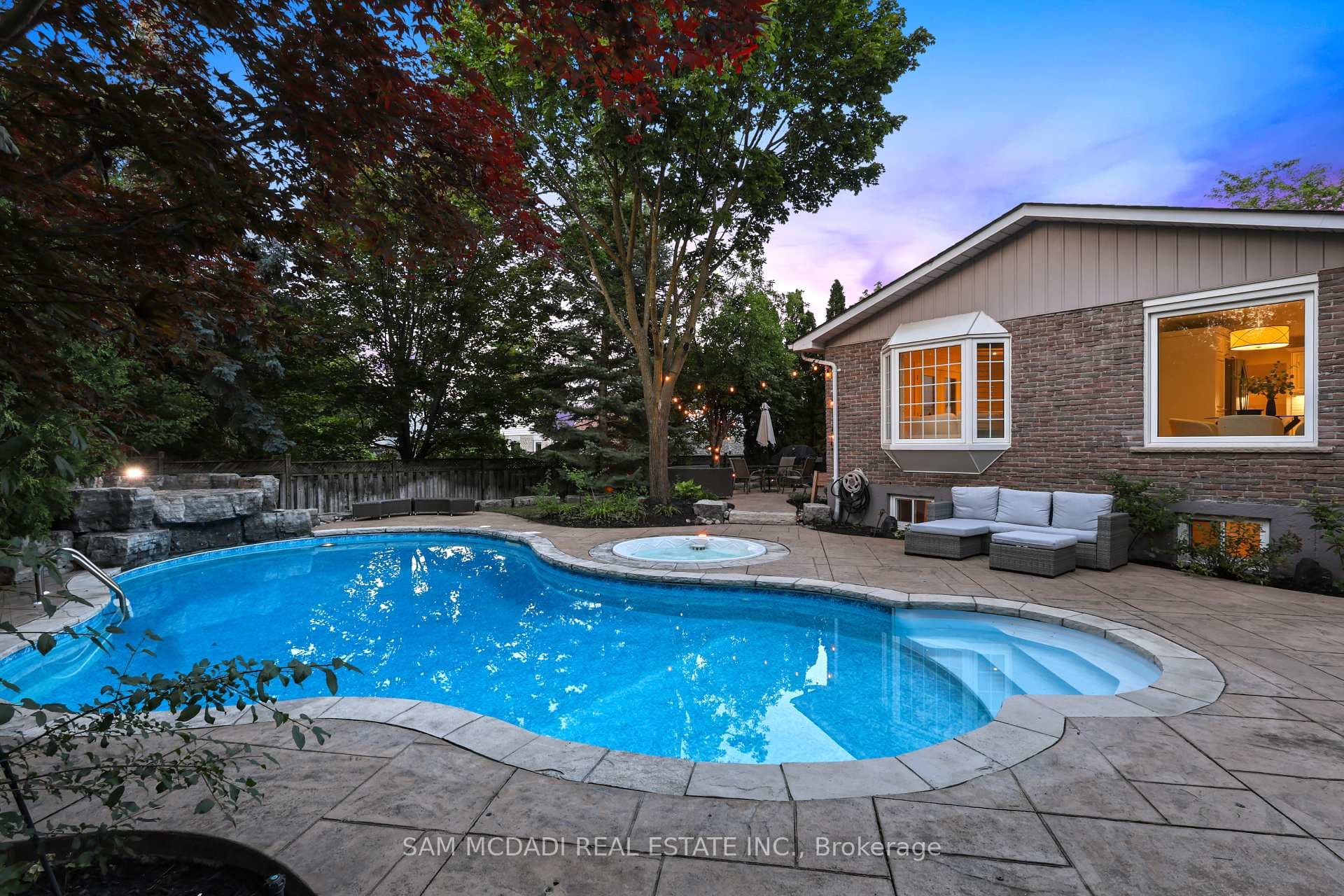 38 Kenninghall Boulevard photo 42