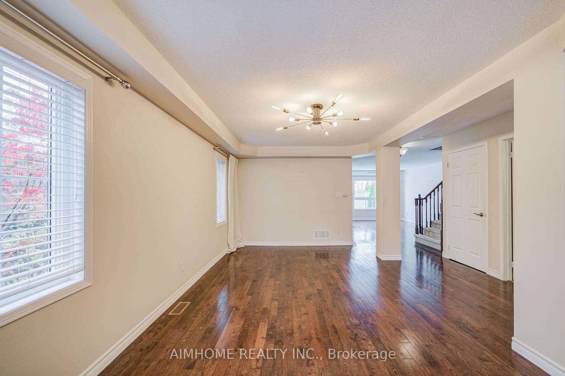 562 Mcbean Avenue photo 7
