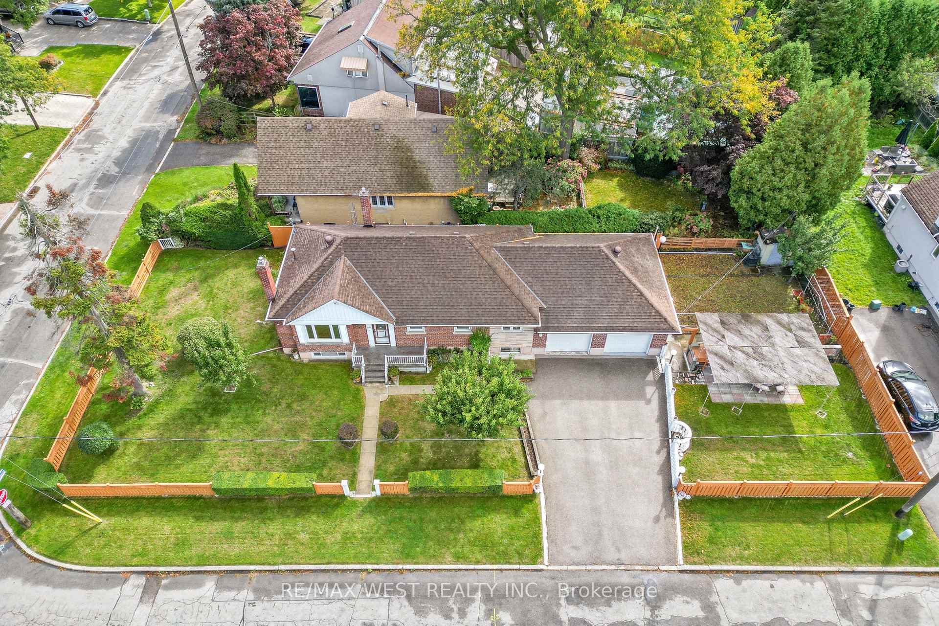 60 Parkchester Road photo 1
