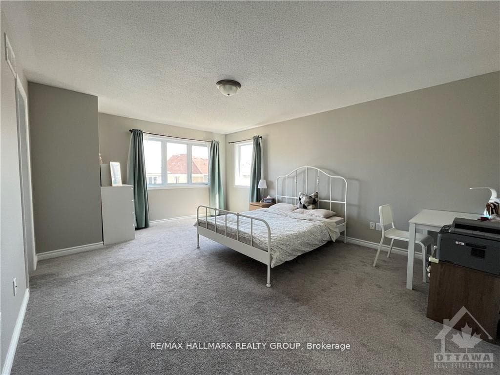 110 Garrity Crescent photo 10