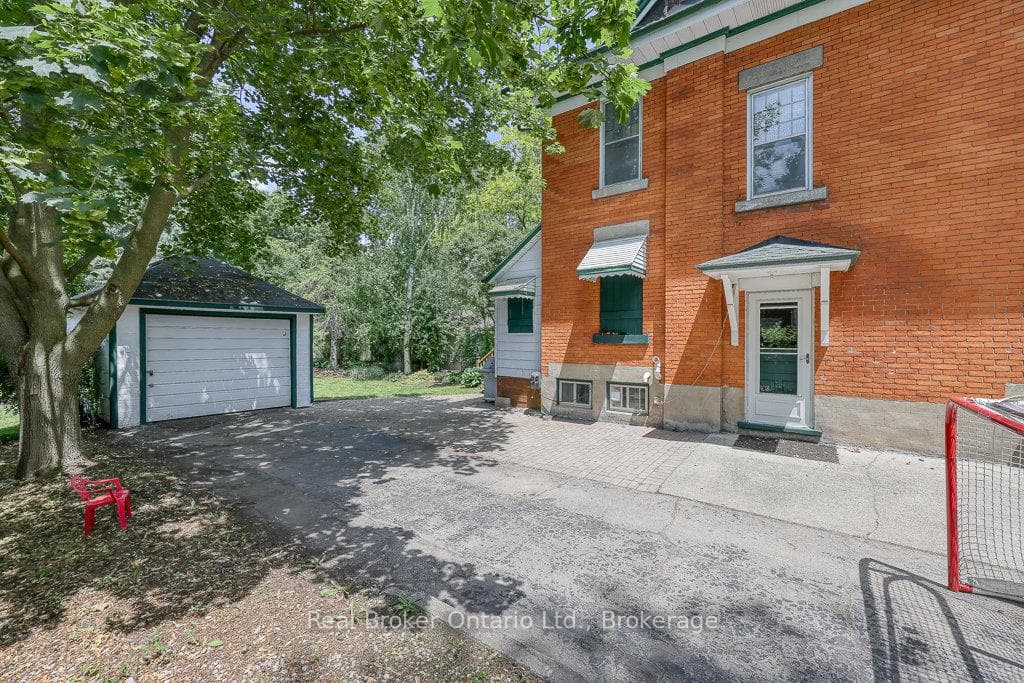 285 Ingersoll Avenue photo 37