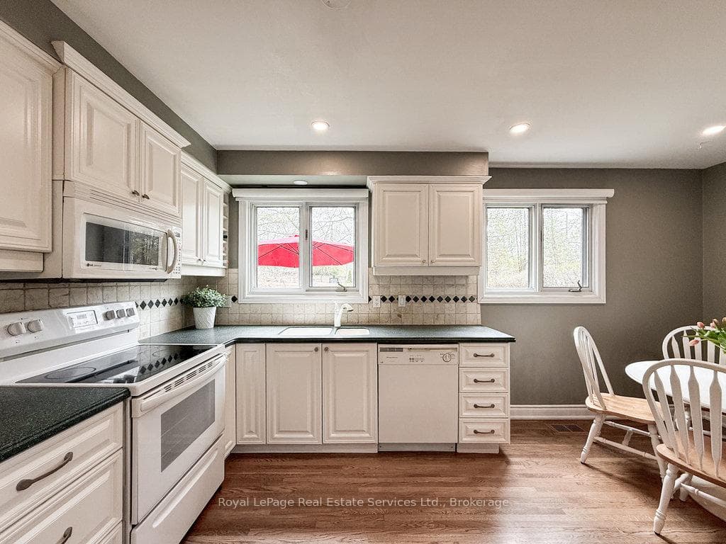 2086 Thornlea Drive photo 10