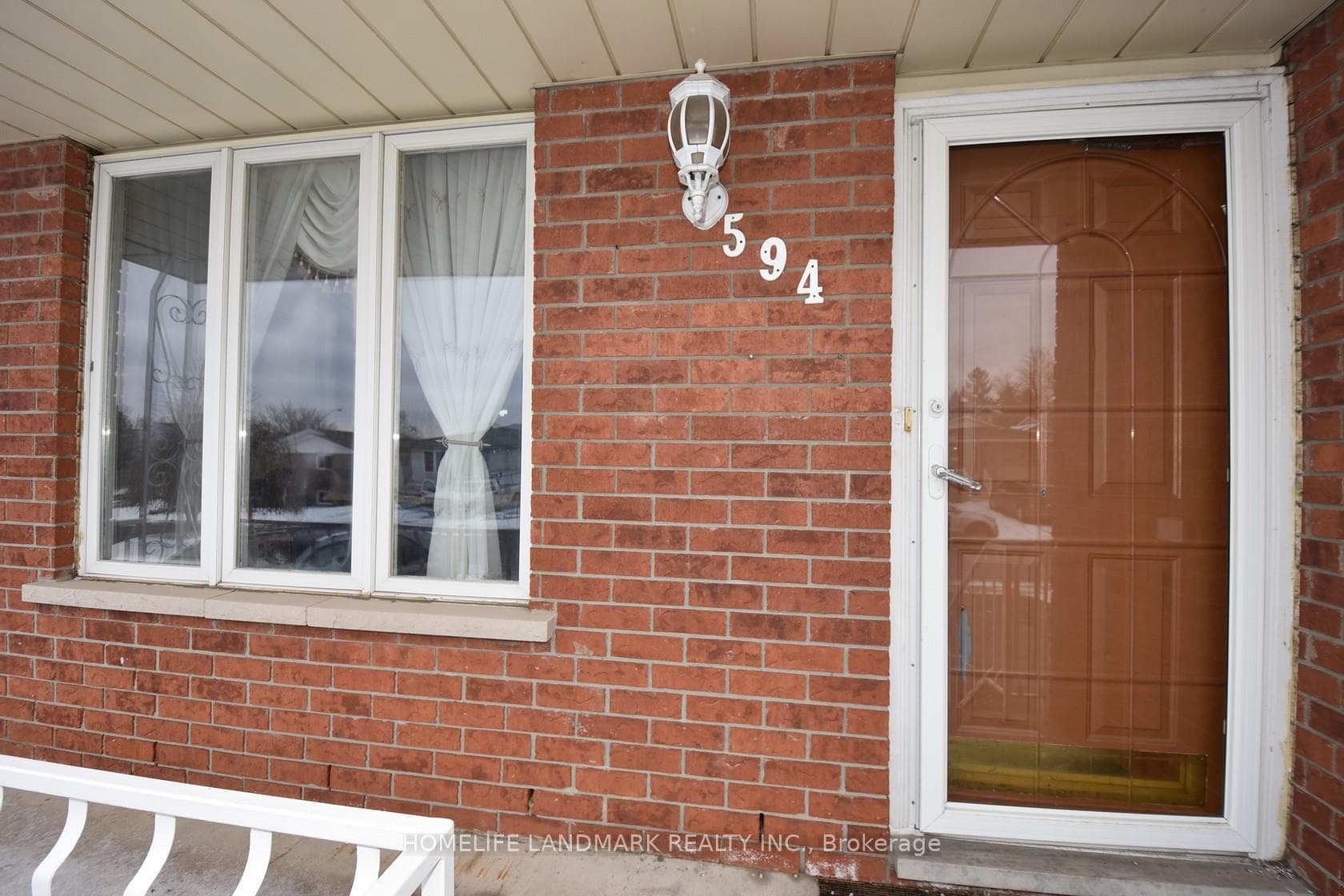594 Queen Victoria Drive Unit Gound & Bsmt photo 2