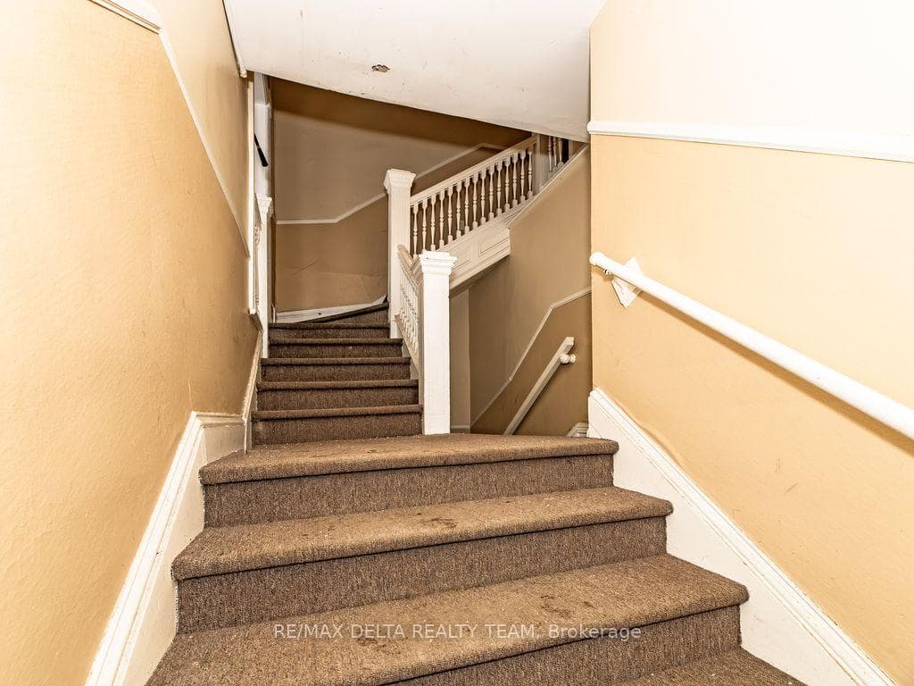 290-292 Daly Avenue photo 3