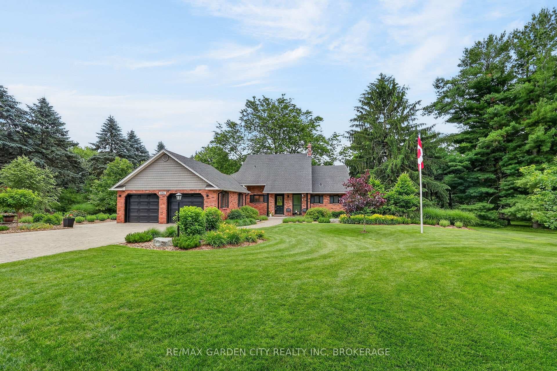 656 Memorial Drive photo 3