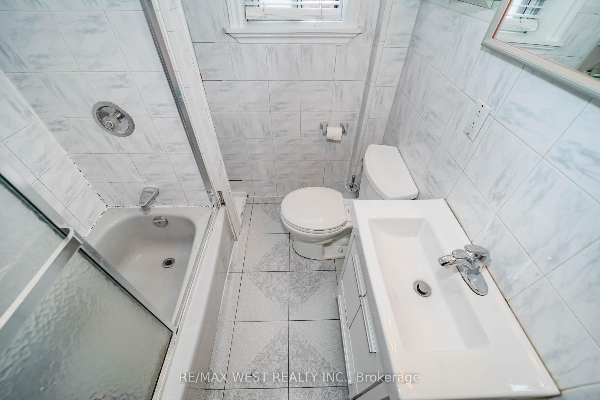 1529 Dufferin Street photo 8