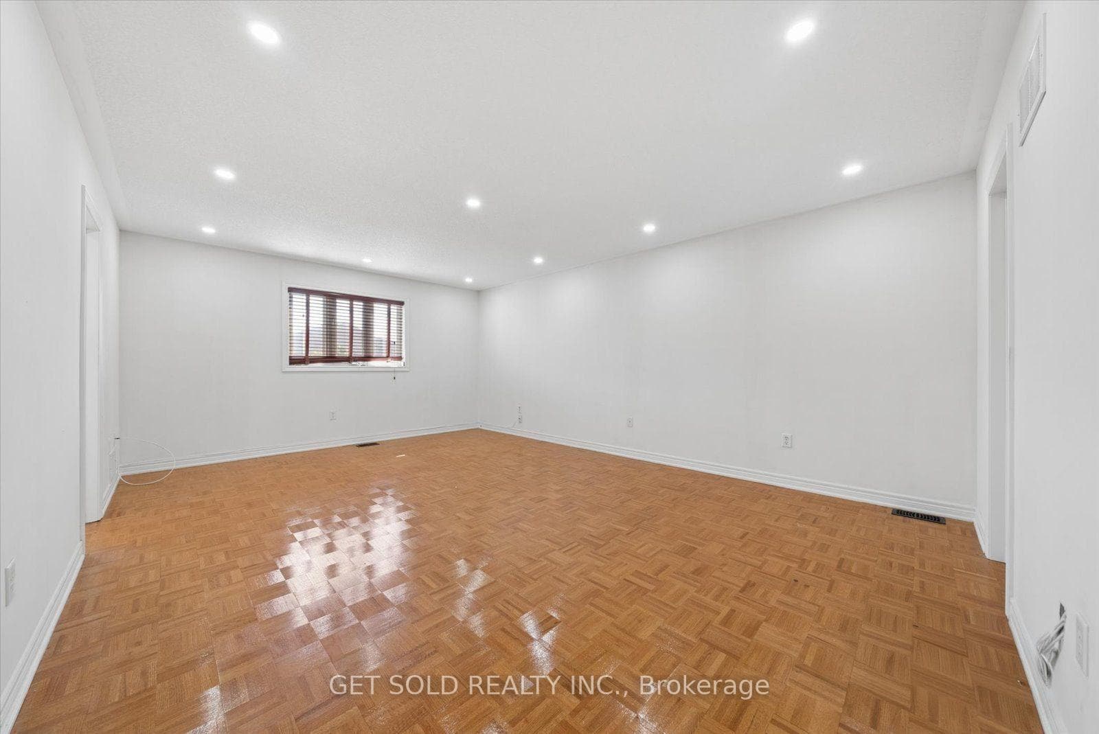 135 Earlsbridge Boulevard photo 27