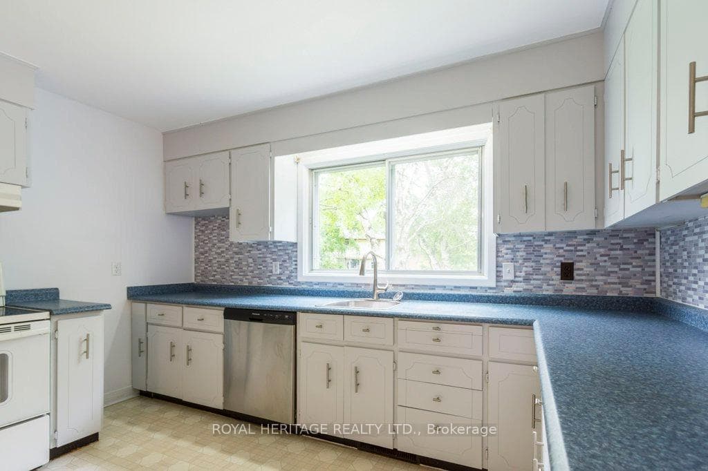 81 Southview Avenue photo 12