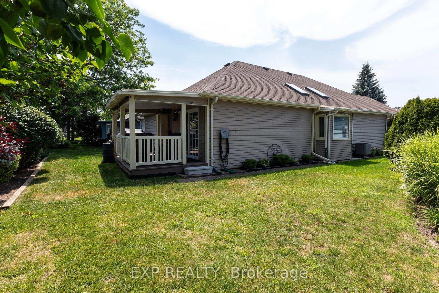 69 Hawkins Crescent photo 26