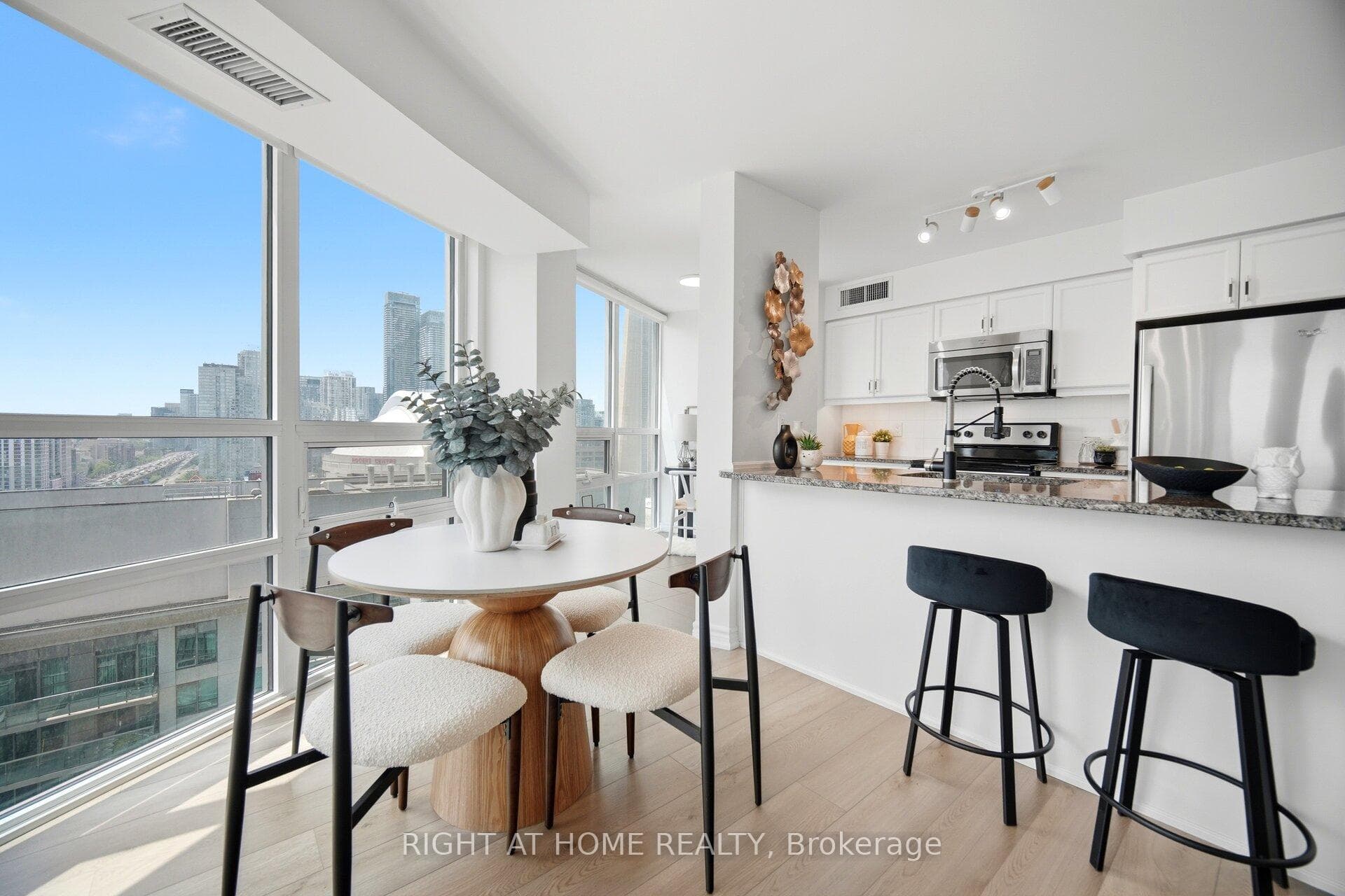19 Grand Trunk Crescent Unit #2511 photo 14