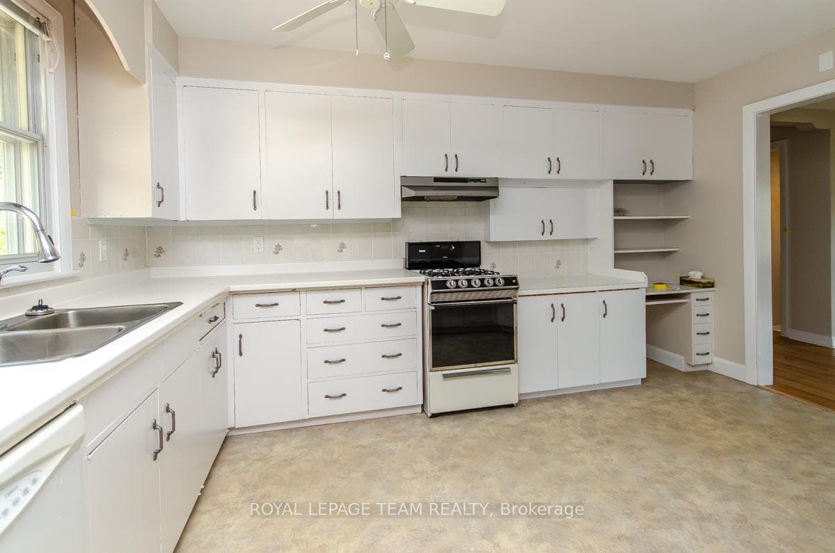 Kitchen features a desk nook