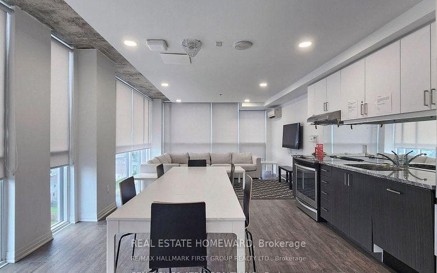 1900 Simcoe Street Unit 726 photo 4