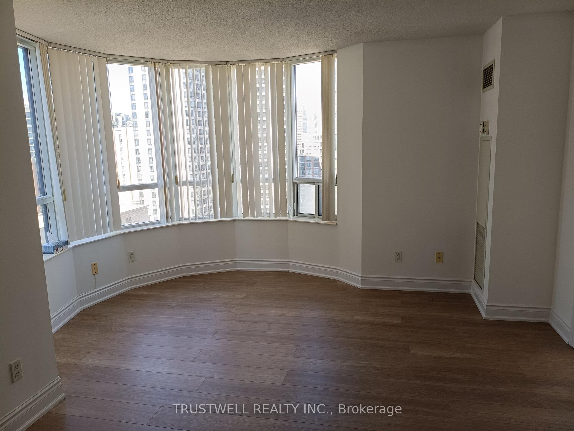 15 Northtown Way Unit 1618 photo 8
