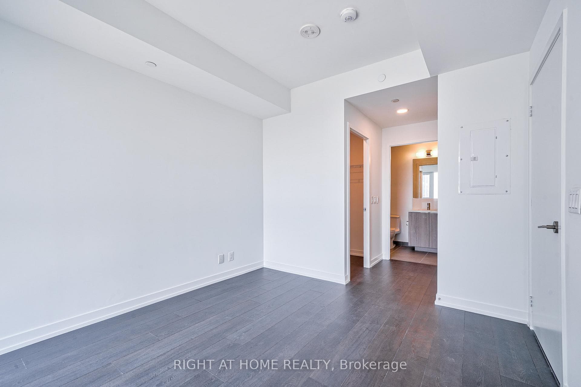 2020 Bathurst Street Unit 1821 photo 19