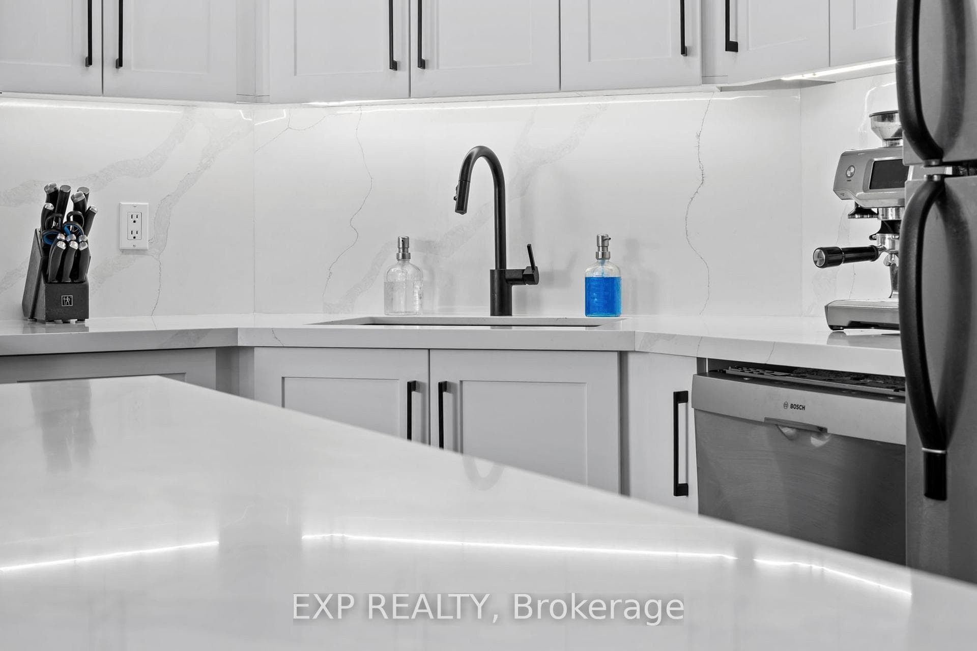 250 Manitoba Street Unit 637 photo 10