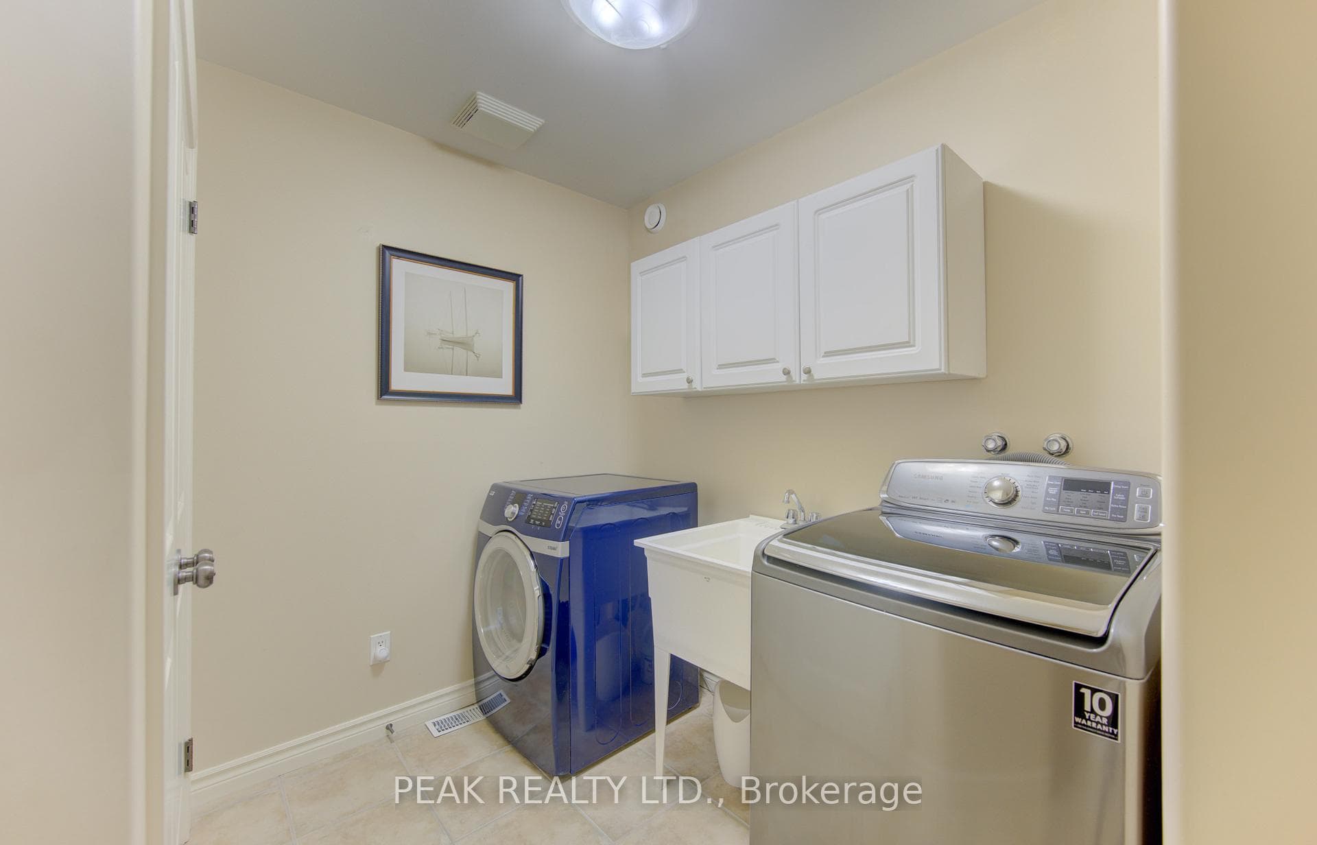 258 Laschinger Boulevard photo 9
