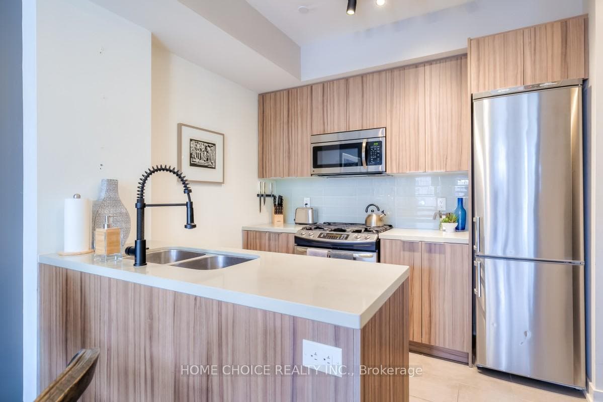 150 Broadview Avenue Unit 6 photo 8