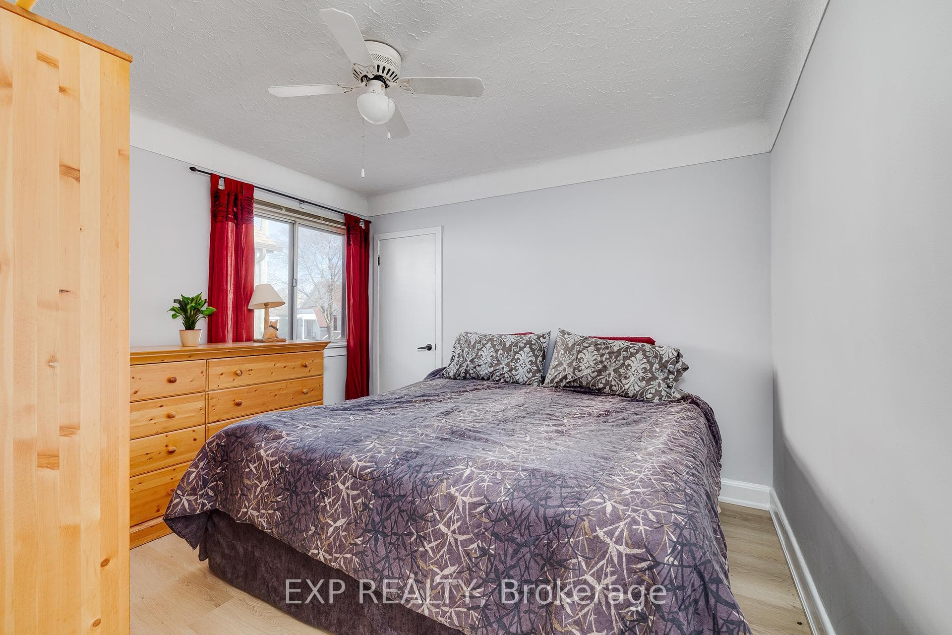103 Ivon Avenue photo 8