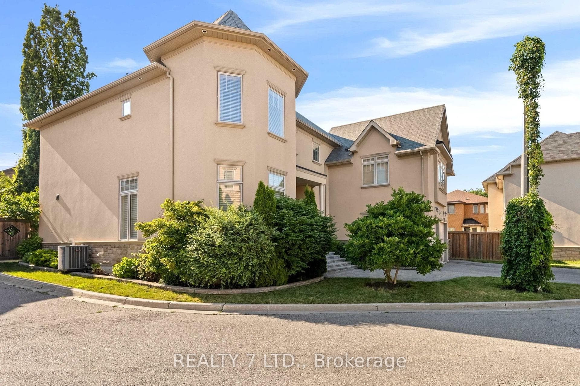 3217 Swiss Court photo 2