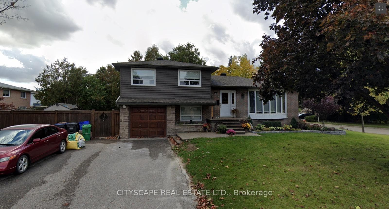 43 Greystone Crescent photo 1