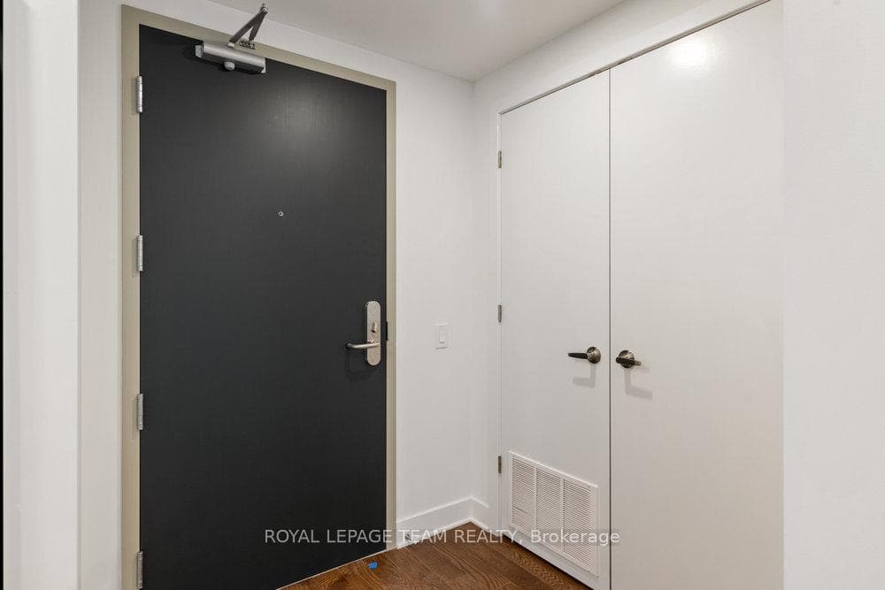 180 GEORGE Street Unit 704 photo 20