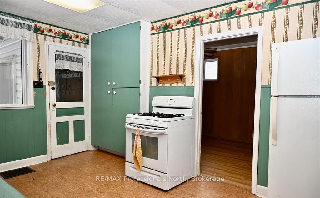 330 John Street photo 17