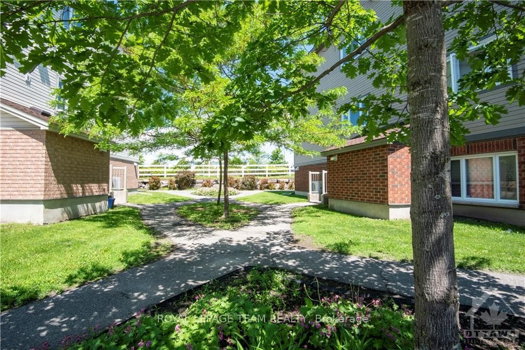 900 WHITE ALDER Avenue Unit A photo 18