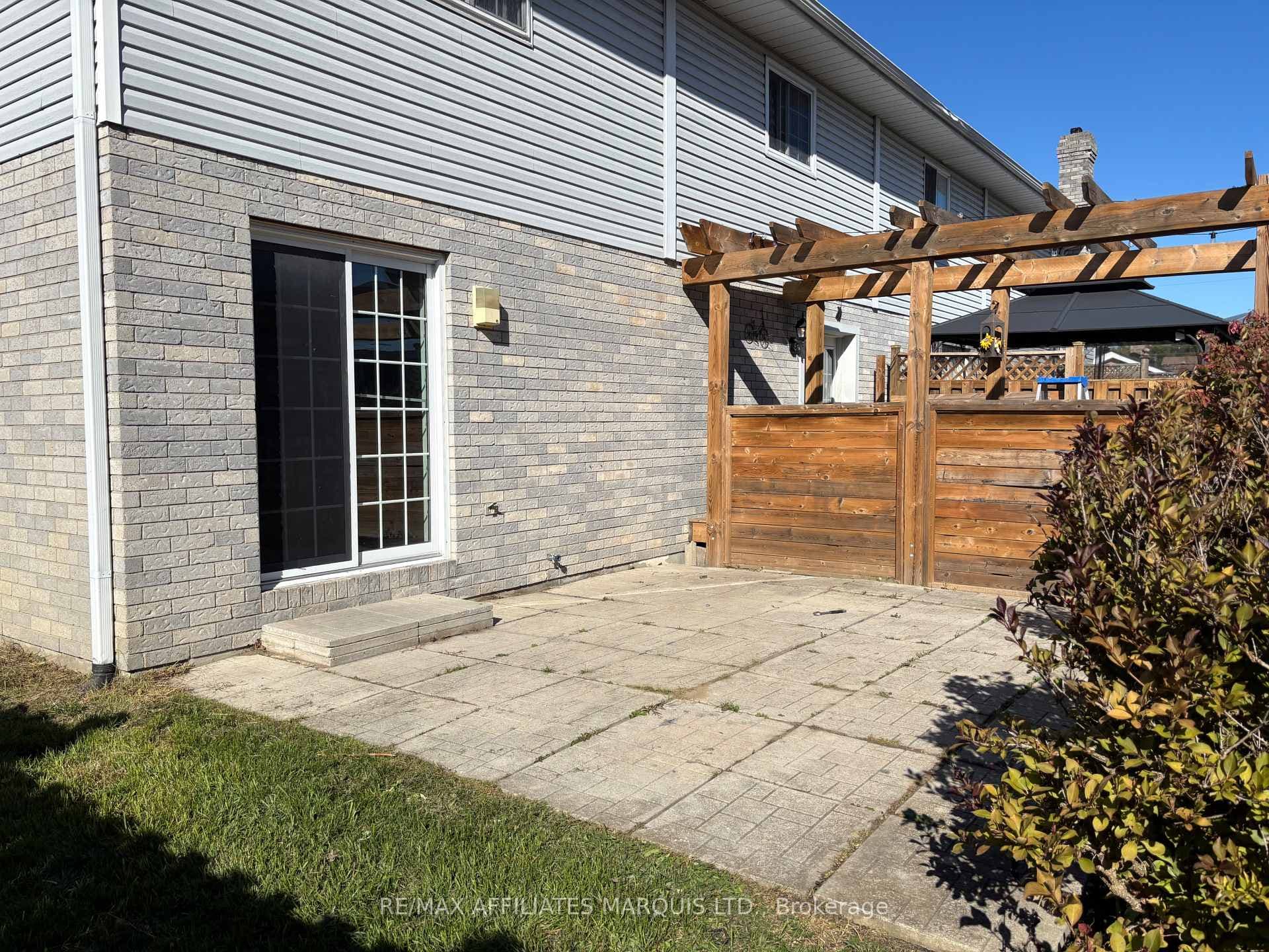 111 Jobin Avenue photo 20