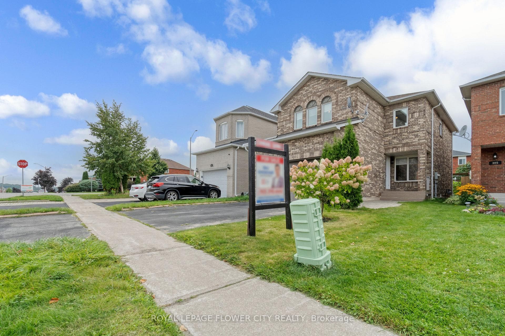 303 Marshall Crescent photo 2