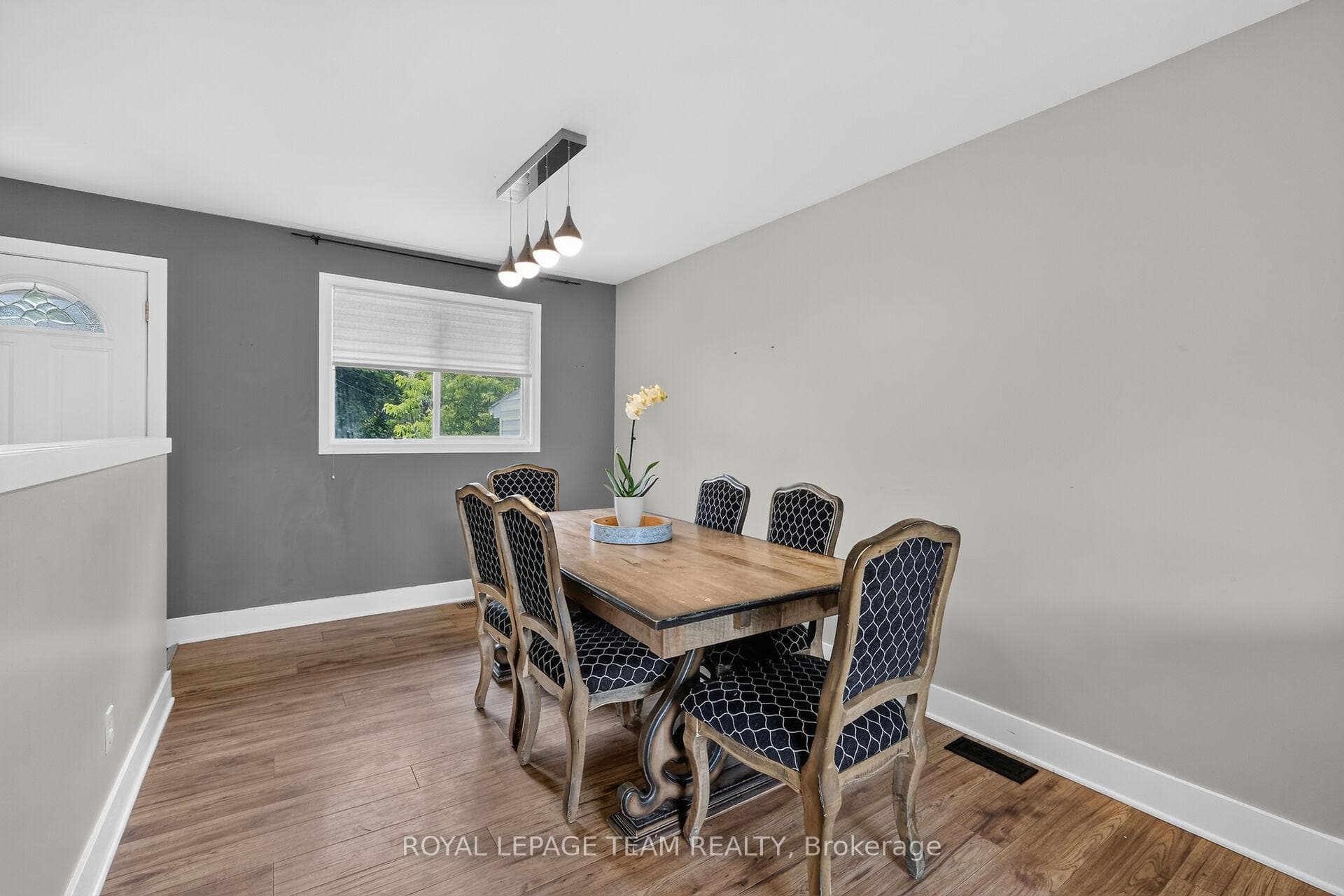 Plenty of room for family & friends!
