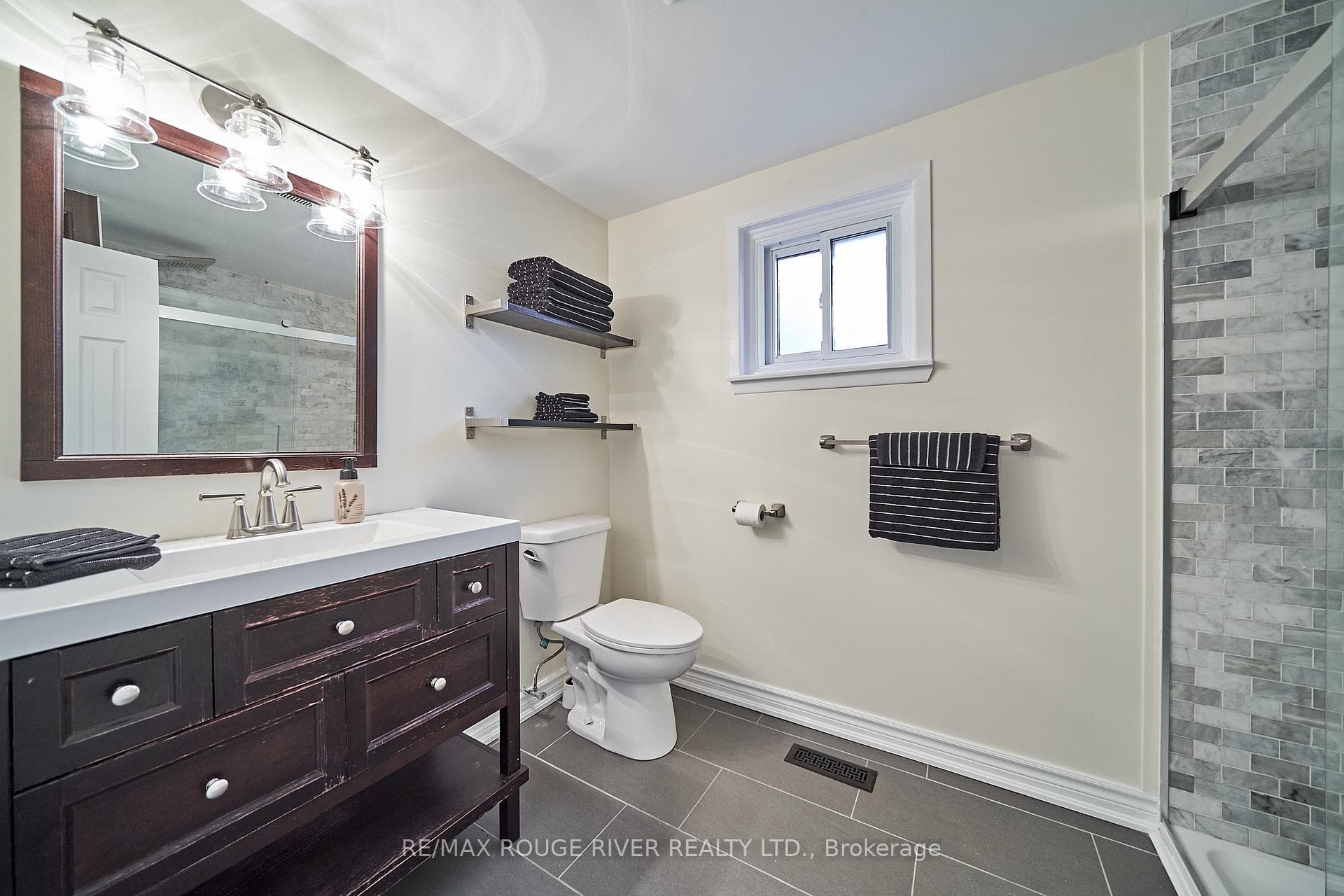 632 Balsam Crescent photo 23