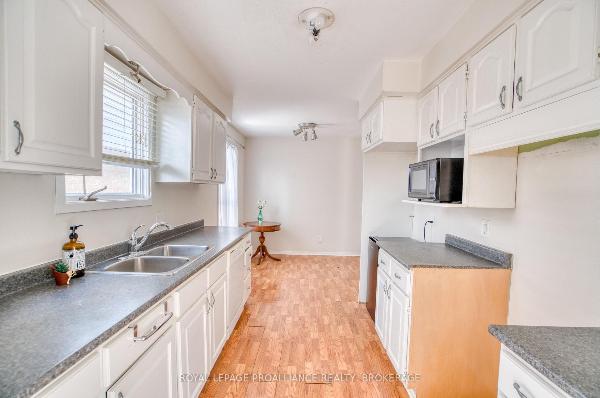 937 Killarney Crescent photo 17
