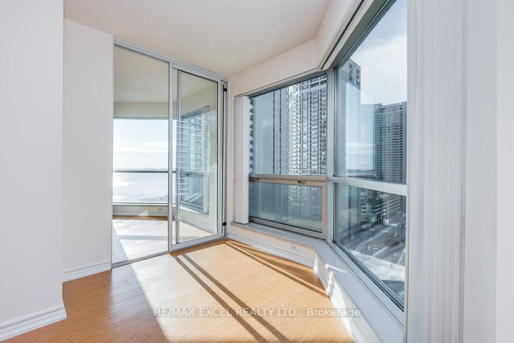 10 Queens Quay Unit 1607 photo 5
