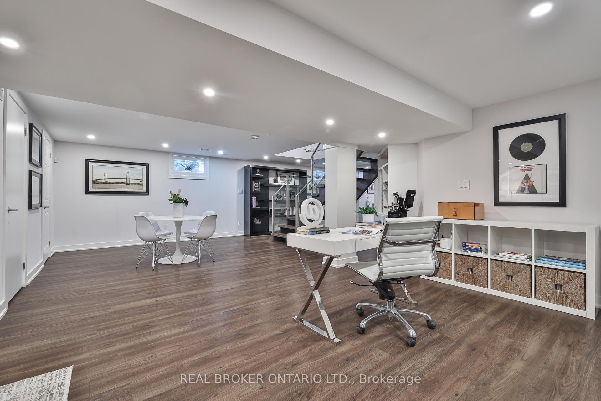 2054 Rebecca Street photo 32