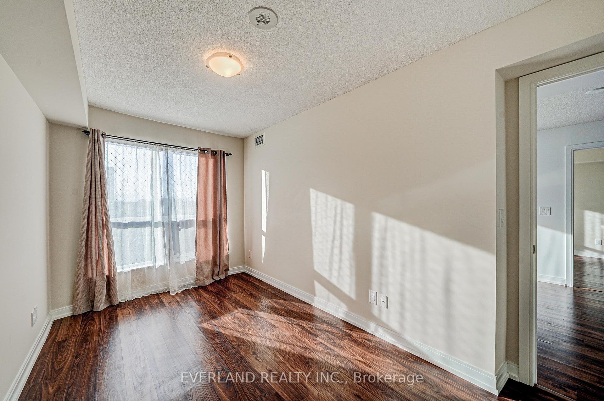 181 Village Green Square Unit 815 photo 19