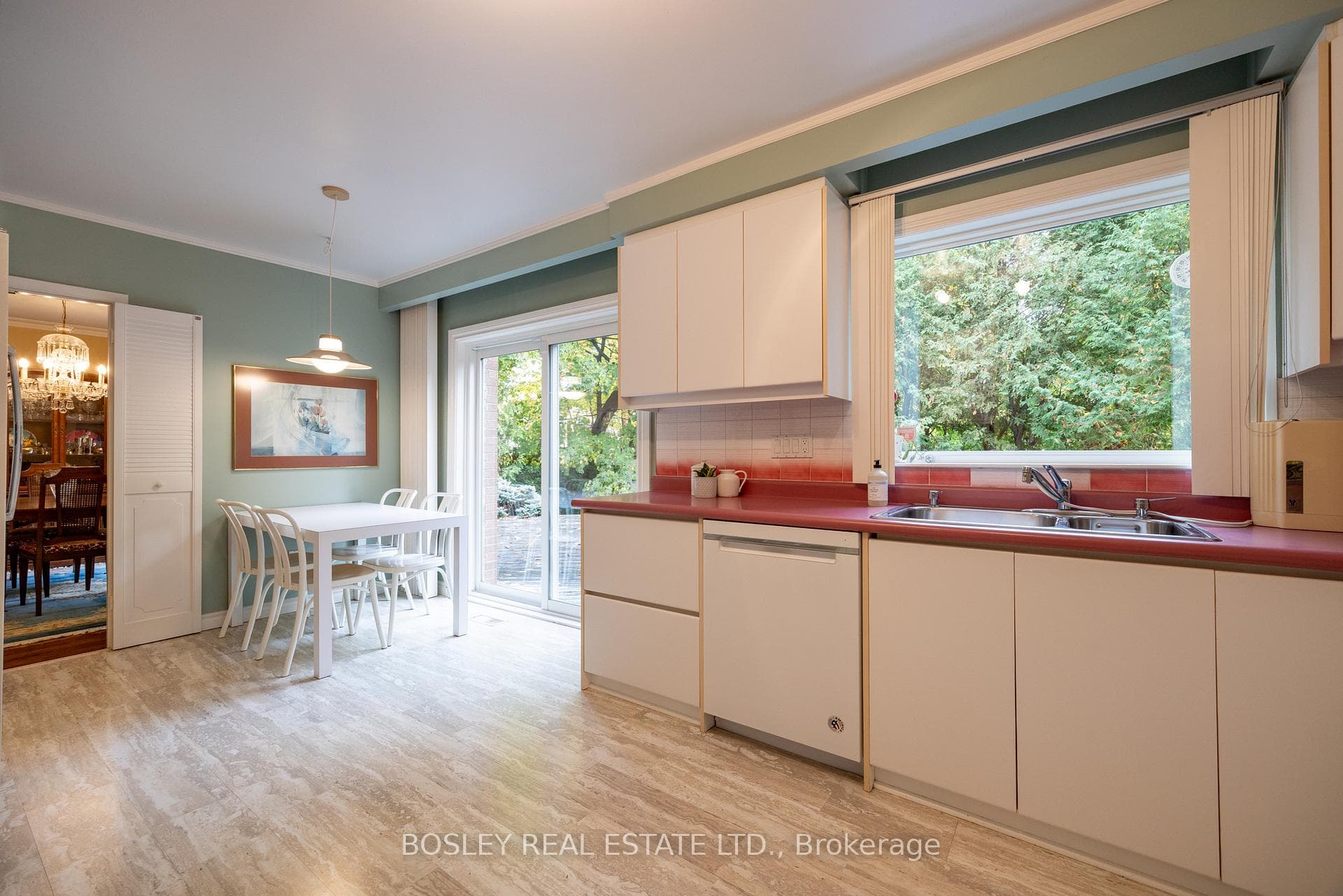 195 Upper Canada Drive photo 17
