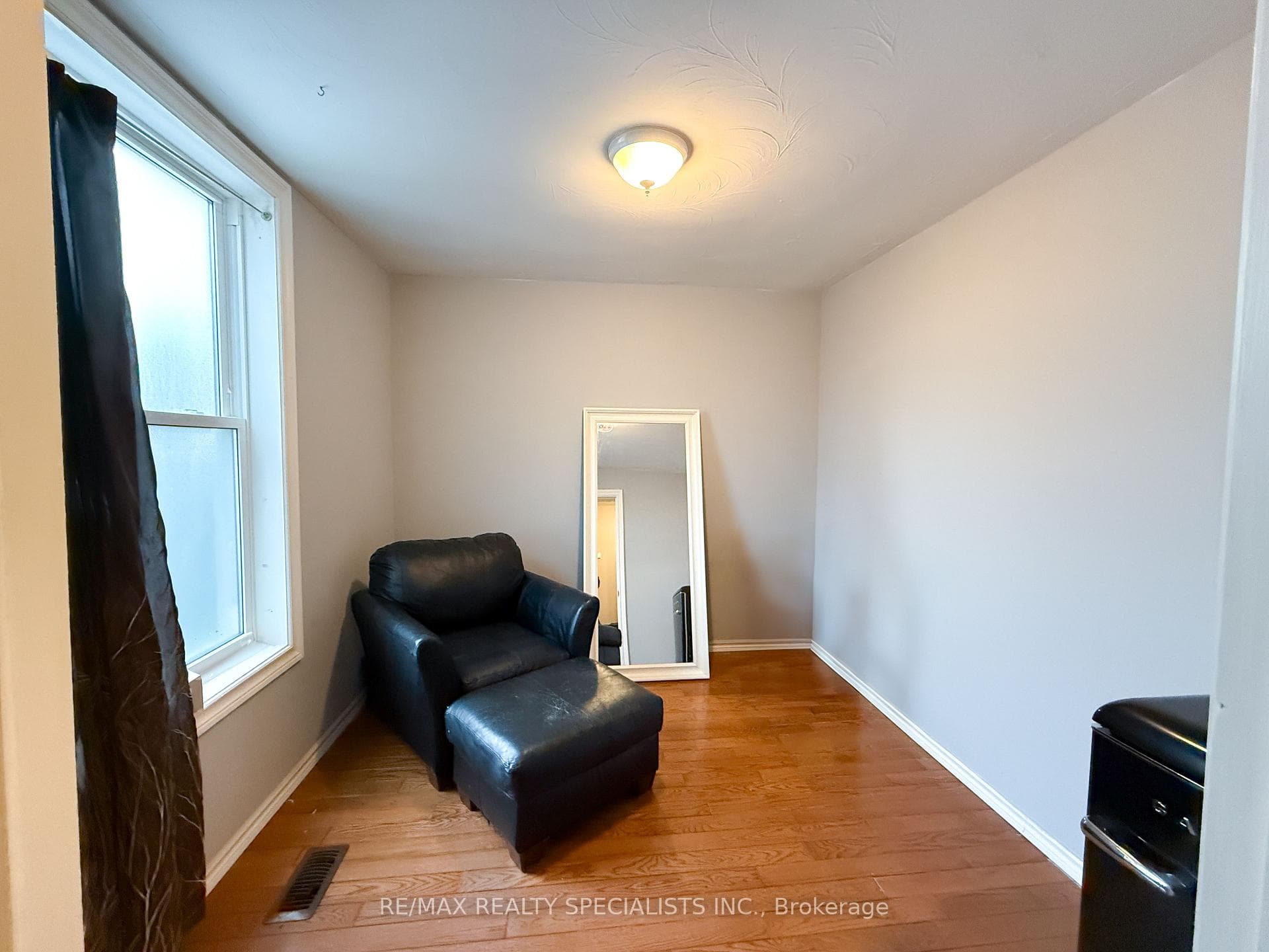 434 Division Street photo 9